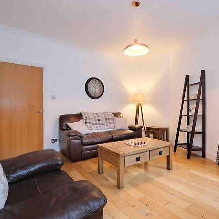 Modern & Spacious Apartment In City Centre Aberdeen Esterno foto