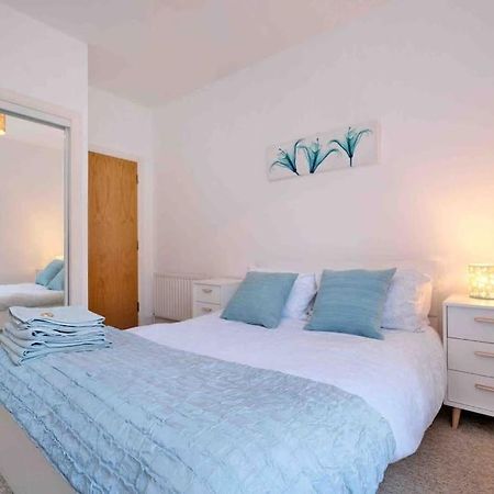 Modern & Spacious Apartment In City Centre Aberdeen Esterno foto