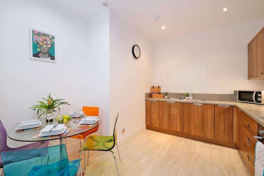Modern & Spacious Apartment In City Centre Aberdeen Esterno foto