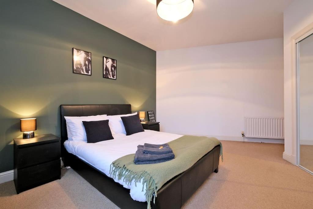 Modern & Spacious Apartment In City Centre Aberdeen Esterno foto