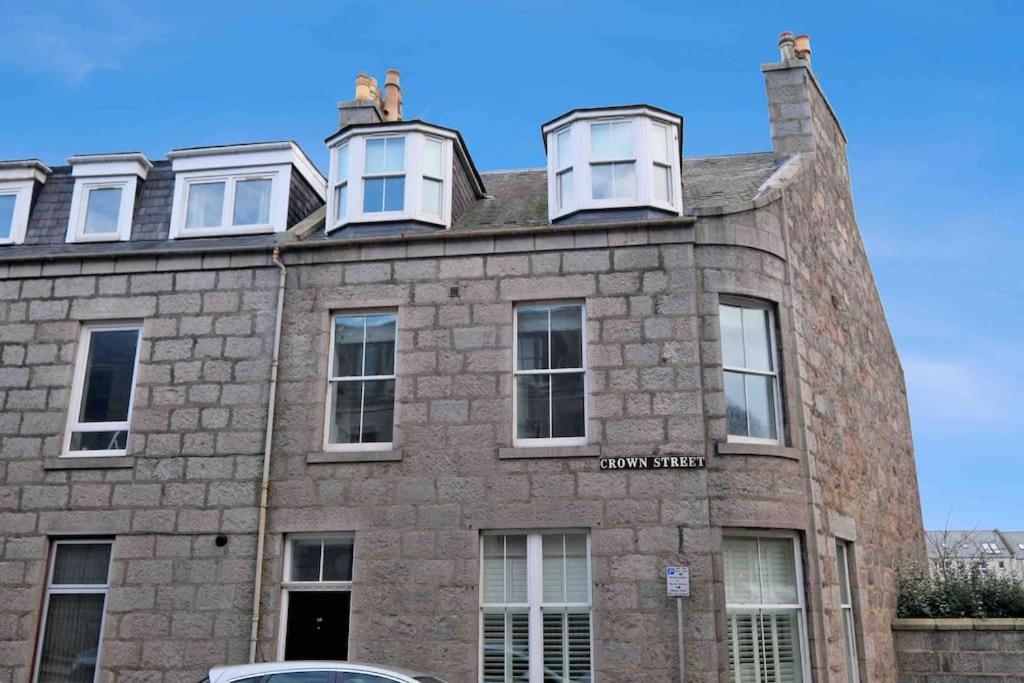 Modern & Spacious Apartment In City Centre Aberdeen Esterno foto